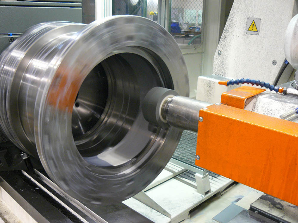 Cylindrical grinding works in production